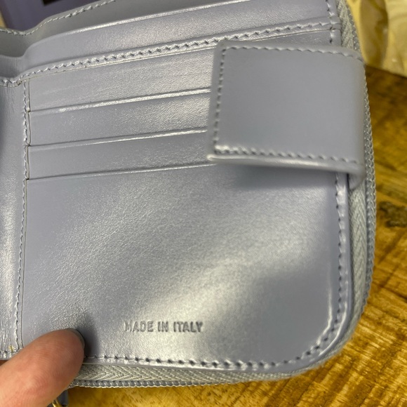 PRADA Compact Zippy Wallet in Smooth Leather - Picture 13 of 15